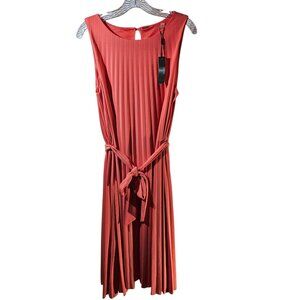 T. Tahari dress NWT Size M, Belt, Sleeveless, Crew Neck, Melon Color
